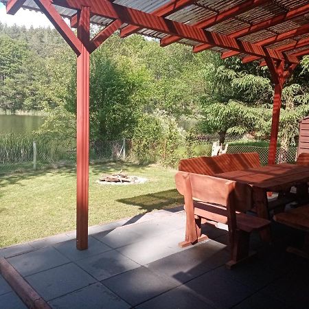 Urokliwy Domek Nad Brzegiem Jeziora Lubiatów Extérieur photo