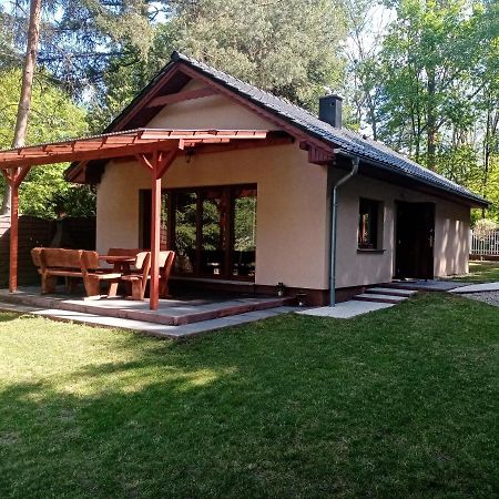 Urokliwy Domek Nad Brzegiem Jeziora Lubiatów Extérieur photo