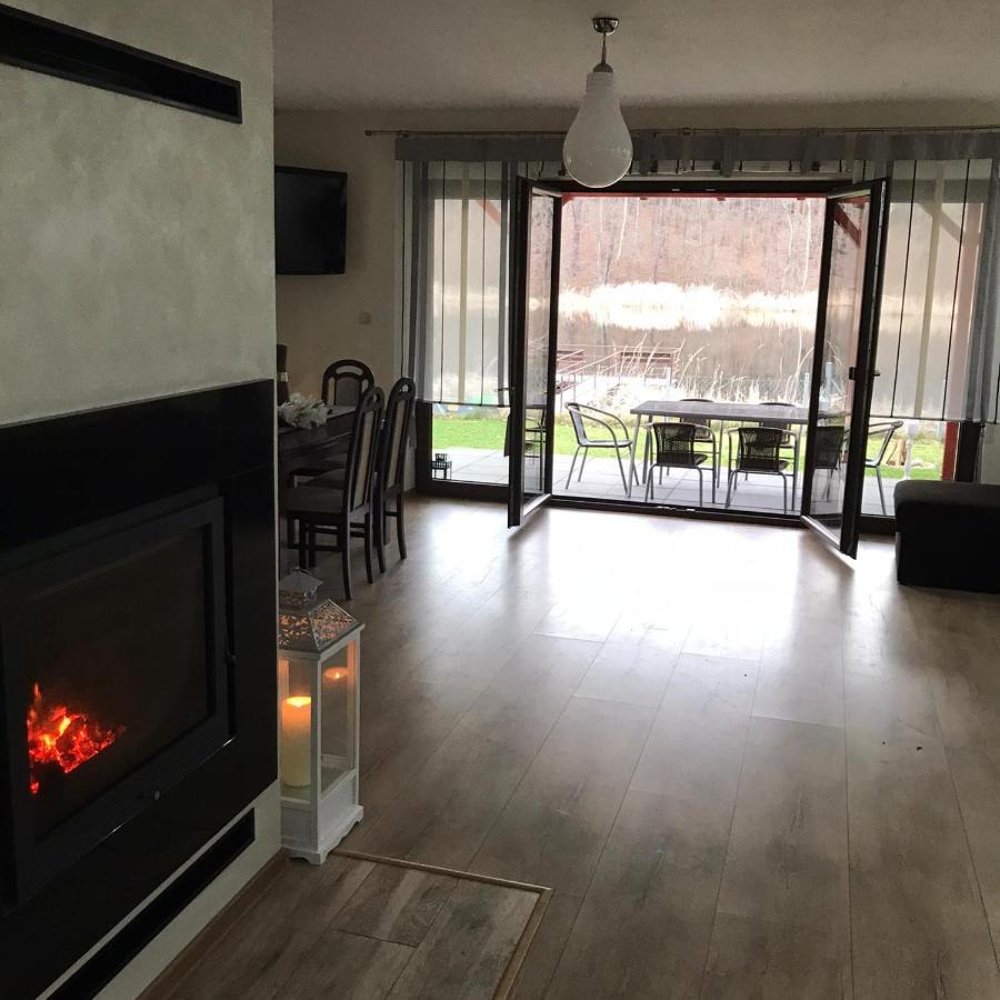 Urokliwy Domek Nad Brzegiem Jeziora Lubiatów Extérieur photo