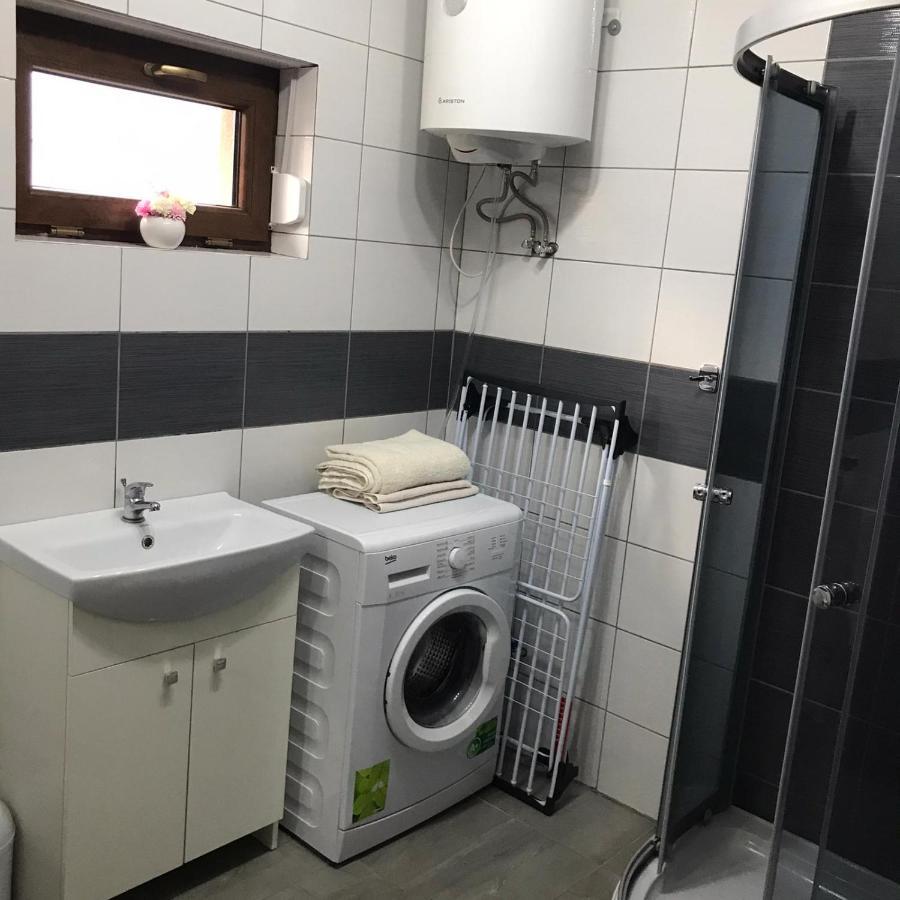 Urokliwy Domek Nad Brzegiem Jeziora Lubiatów Extérieur photo
