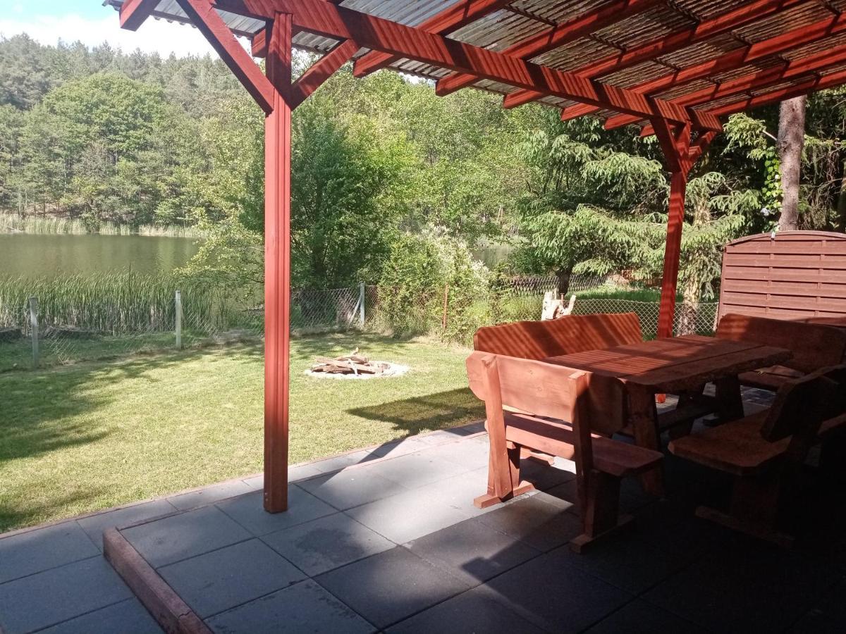 Urokliwy Domek Nad Brzegiem Jeziora Lubiatów Extérieur photo