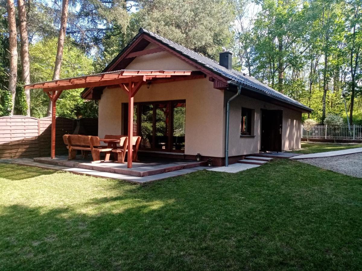 Urokliwy Domek Nad Brzegiem Jeziora Lubiatów Extérieur photo