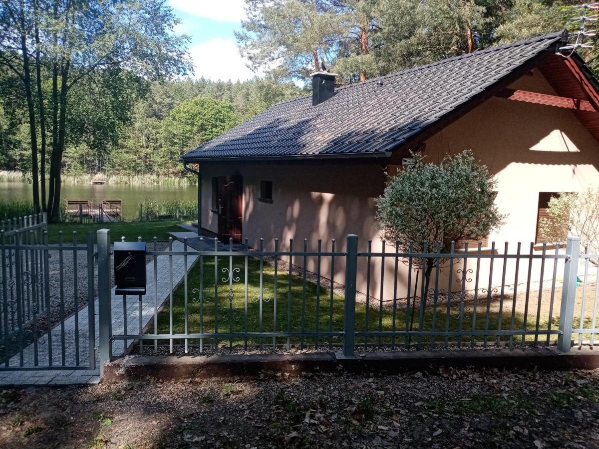 Urokliwy Domek Nad Brzegiem Jeziora Lubiatów Extérieur photo
