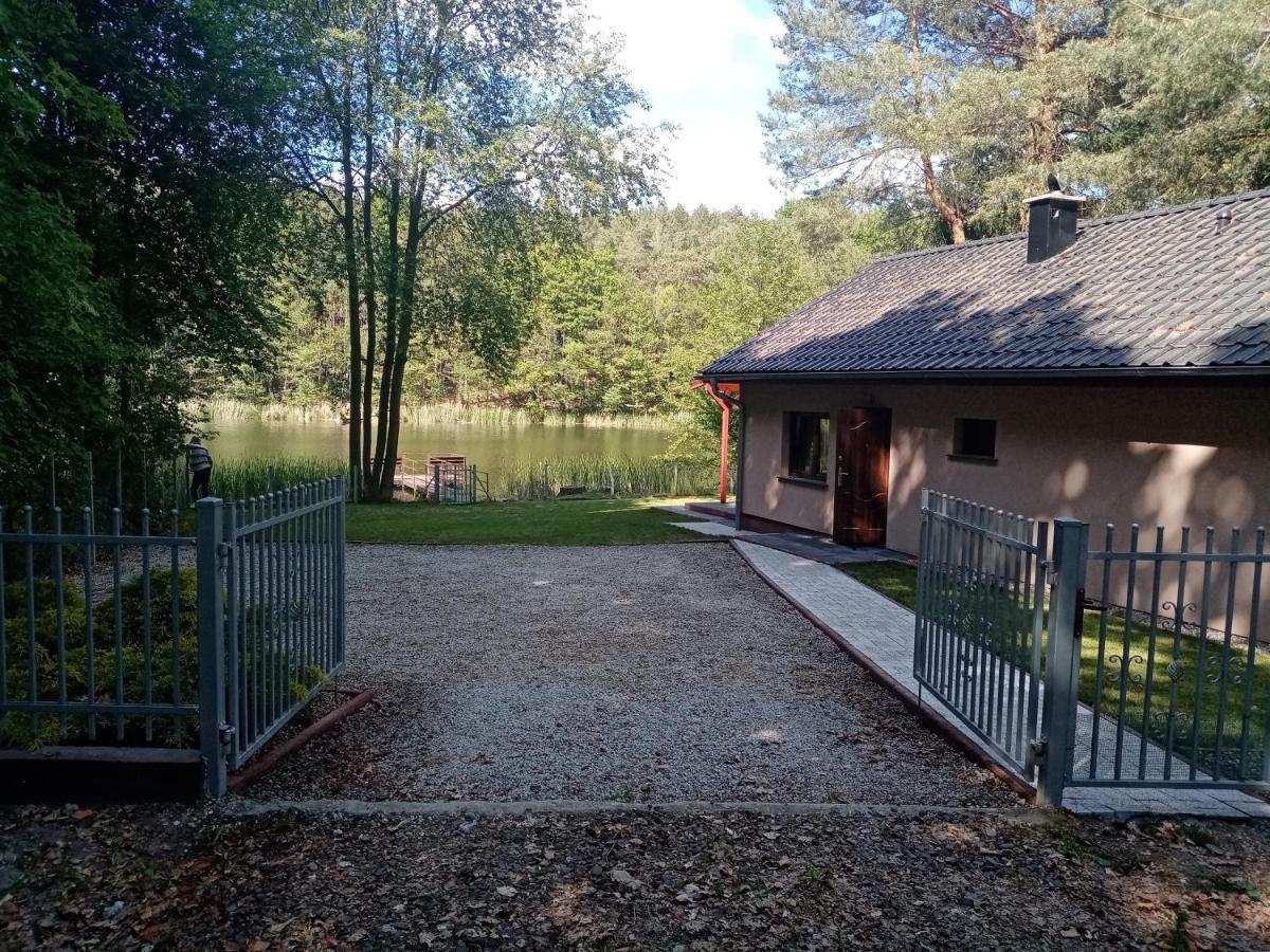 Urokliwy Domek Nad Brzegiem Jeziora Lubiatów Extérieur photo