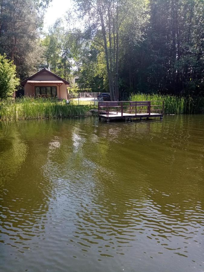 Urokliwy Domek Nad Brzegiem Jeziora Lubiatów Extérieur photo