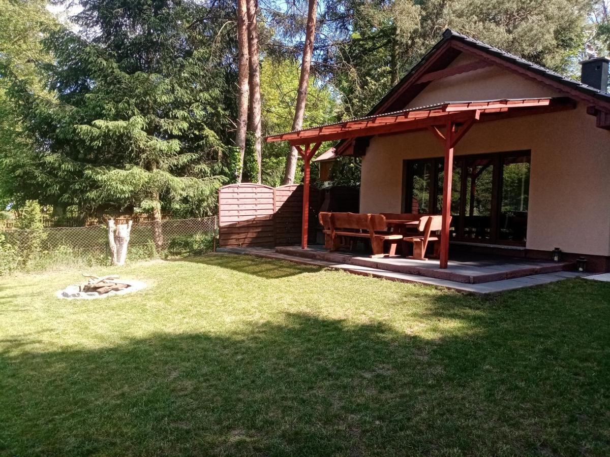 Urokliwy Domek Nad Brzegiem Jeziora Lubiatów Extérieur photo