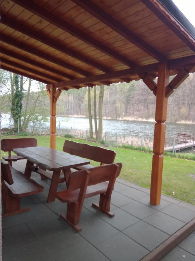 Urokliwy Domek Nad Brzegiem Jeziora Lubiatów Extérieur photo