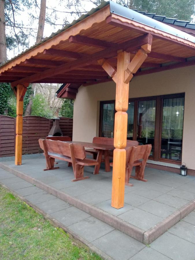 Urokliwy Domek Nad Brzegiem Jeziora Lubiatów Extérieur photo