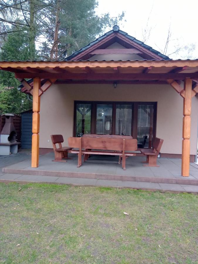 Urokliwy Domek Nad Brzegiem Jeziora Lubiatów Extérieur photo